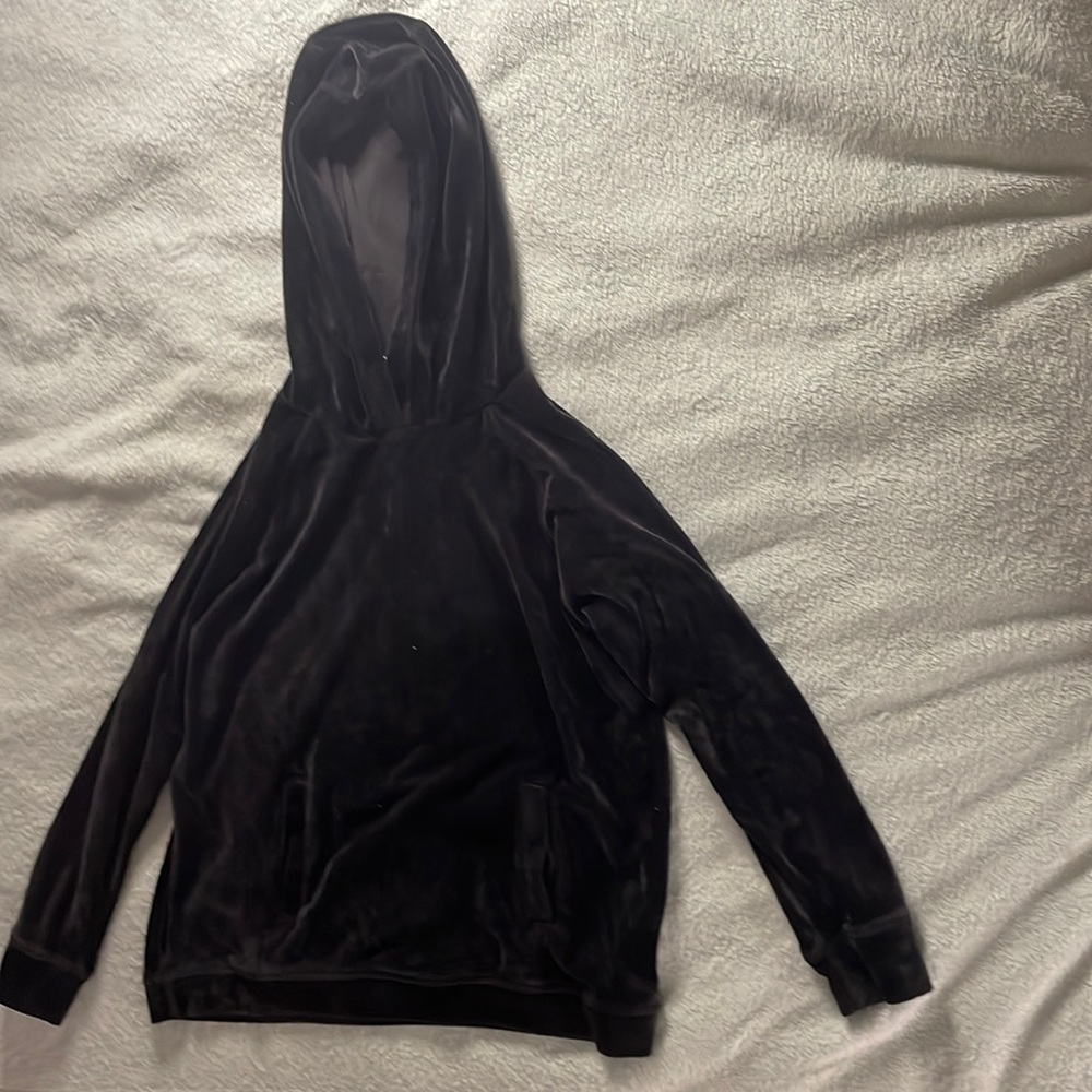 A 32o degrees heat sweater for 10-12 never worn.